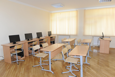 Prezident İlham Əliyev və xanımı Bakıda 242 nömrəli orta məktəbin əsaslı təmir və yenidənqurma işlərindən sonrakı vəziyyəti ilə tanış olublar (FOTO)