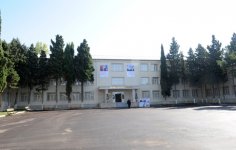 Prezident İlham Əliyev və xanımı Bakıda 242 nömrəli orta məktəbin əsaslı təmir və yenidənqurma işlərindən sonrakı vəziyyəti ilə tanış olublar (FOTO)