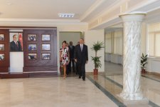 Prezident İlham Əliyev və xanımı Bakıda 242 nömrəli orta məktəbin əsaslı təmir və yenidənqurma işlərindən sonrakı vəziyyəti ilə tanış olublar (FOTO)