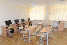 Prezident İlham Əliyev və xanımı Bakıda 242 nömrəli orta məktəbin əsaslı təmir və yenidənqurma işlərindən sonrakı vəziyyəti ilə tanış olublar (FOTO)