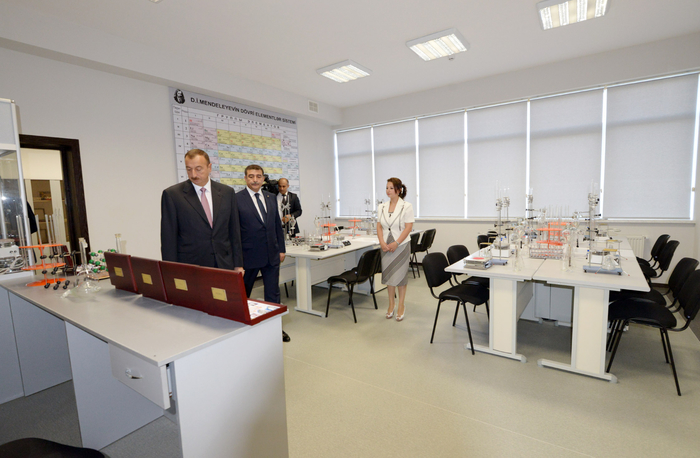 Prezident İlham Əliyev paytaxtın Bülbülə qəsəbəsində yeni inşa olunmuş 327 nömrəli tam orta məktəbin açılışında iştirak edib (FOTO)