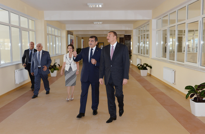 Prezident İlham Əliyev paytaxtın Bülbülə qəsəbəsində yeni inşa olunmuş 327 nömrəli tam orta məktəbin açılışında iştirak edib (FOTO)