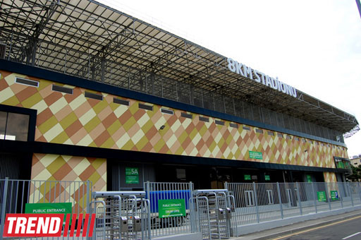 Bakıda 8-ci Kilometr qəsəbəsində tikilən yeni stadiondan görüntülər (FOTO)