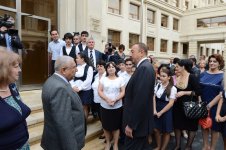 Prezident İlham Əliyev: Vətənə bağlılıq, sevgi, peşəkarlıq və yüksək biliyə malik olmaq Azərbaycanı qabağa aparacaq (FOTO)