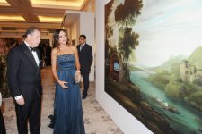 Azərbaycanın birinci xanımı “Christie’s” hərrac evinin Bakıda ilk sərgisinin açılış mərasimində iştirak edib (FOTO)