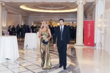 Azərbaycanın birinci xanımı “Christie’s” hərrac evinin Bakıda ilk sərgisinin açılış mərasimində iştirak edib (FOTO)