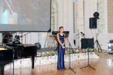 Azərbaycanın birinci xanımı “Christie’s” hərrac evinin Bakıda ilk sərgisinin açılış mərasimində iştirak edib (FOTO)