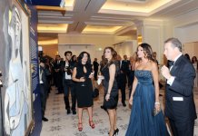 Azərbaycanın birinci xanımı “Christie’s” hərrac evinin Bakıda ilk sərgisinin açılış mərasimində iştirak edib (FOTO)