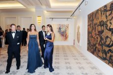 Azərbaycanın birinci xanımı “Christie’s” hərrac evinin Bakıda ilk sərgisinin açılış mərasimində iştirak edib (FOTO)