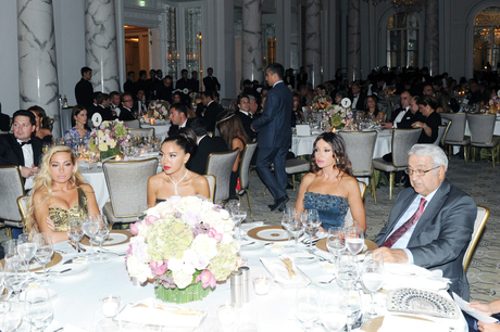 Azərbaycanın birinci xanımı “Christie’s” hərrac evinin Bakıda ilk sərgisinin açılış mərasimində iştirak edib (FOTO)