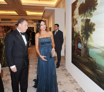 Azərbaycanın birinci xanımı “Christie’s” hərrac evinin Bakıda ilk sərgisinin açılış mərasimində iştirak edib (FOTO)