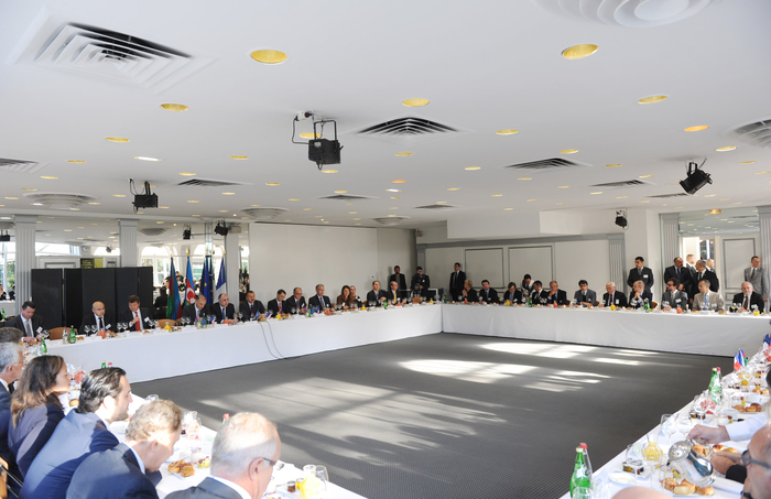 Prezident İlham Əliyev: "Azərbaycanın yürütdüyü enerji siyasəti region hüdudlarını aşır" (FOTO)