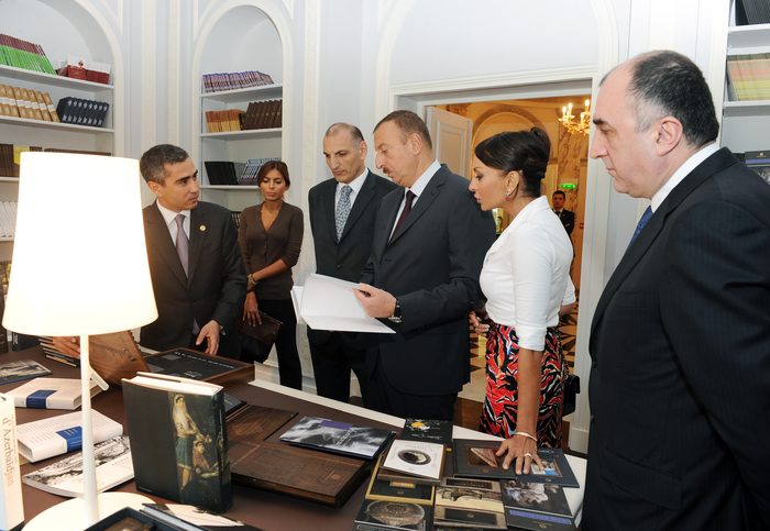 Prezident İlham Əliyev və xanımı Parisdə Azərbaycan Mədəniyyət Mərkəzinin açılışında iştirak ediblər (FOTO)