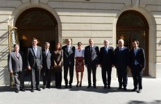 Prezident İlham Əliyev və xanımı Parisdə Azərbaycan Mədəniyyət Mərkəzinin açılışında iştirak ediblər (FOTO)