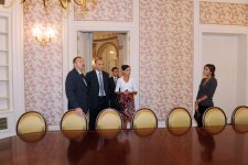 Prezident İlham Əliyev və xanımı Parisdə Azərbaycan Mədəniyyət Mərkəzinin açılışında iştirak ediblər (FOTO)