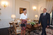 Prezident İlham Əliyev və xanımı Parisdə Azərbaycan Mədəniyyət Mərkəzinin açılışında iştirak ediblər (FOTO)