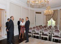 Prezident İlham Əliyev və xanımı Parisdə Azərbaycan Mədəniyyət Mərkəzinin açılışında iştirak ediblər (FOTO)