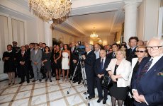 İlham Əliyev və xanımı Parisdə Azərbaycan Mədəniyyət Mərkəzinin açılışına həsr olunmuş qəbulda iştirak ediblər (FOTO)
