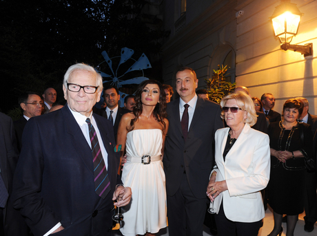 İlham Əliyev və xanımı Parisdə Azərbaycan Mədəniyyət Mərkəzinin açılışına həsr olunmuş qəbulda iştirak ediblər (FOTO)