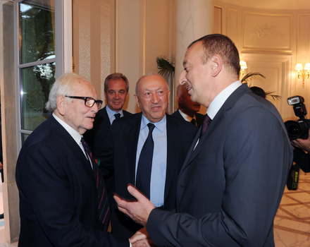 İlham Əliyev və xanımı Parisdə Azərbaycan Mədəniyyət Mərkəzinin açılışına həsr olunmuş qəbulda iştirak ediblər (FOTO)