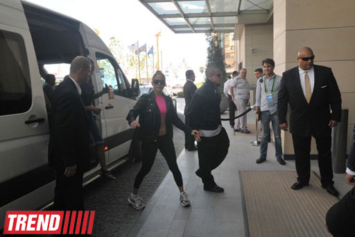 Dünya şöhrətli müğənni Cennifer Lopezin Bakıda ilk fotoşəkilləri