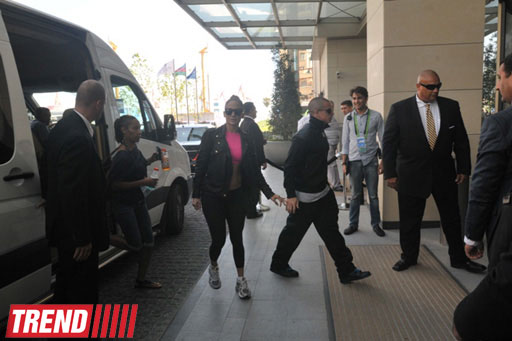 Dünya şöhrətli müğənni Cennifer Lopezin Bakıda ilk fotoşəkilləri