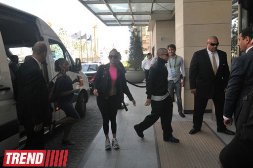 Dünya şöhrətli müğənni Cennifer Lopezin Bakıda ilk fotoşəkilləri