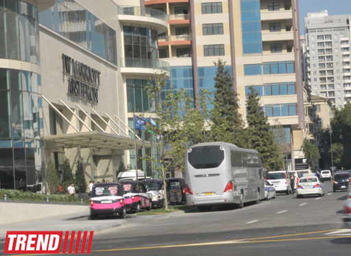 Cennifer Lopez məşq etmək üçün Tofiq Bəhramov stadionuna gedir (FOTO)