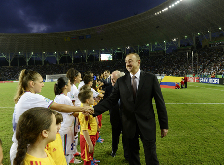 Azərbaycan Prezidenti İlham Əliyev və xanımı FIFA U-17 qadınlararası dünya çempionatının açılış mərasimində iştirak ediblər (FOTO)