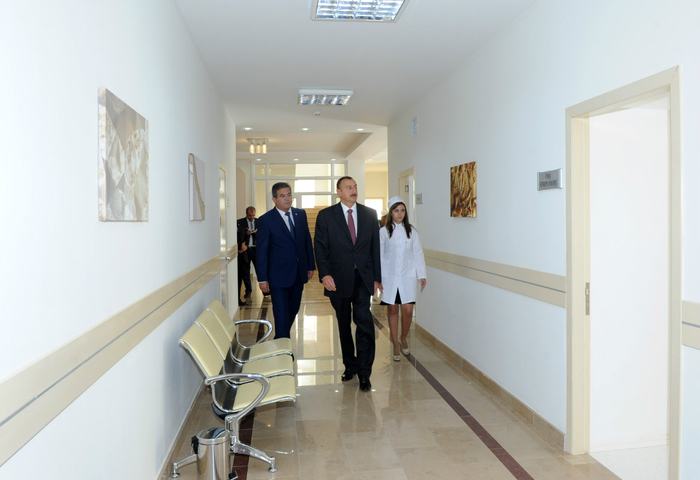 İlham Əliyev Bakıda 32 nömrəli şəhər poliklinikasının açılışında iştirak edib (FOTO)