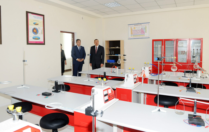 Azərbaycan Prezidenti Qobustan qəsəbəsində orta məktəbin açılışında iştirak edib (FOTO)