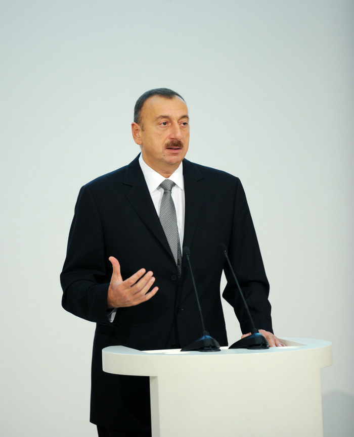 Azərbaycan Prezidenti və xanımı Moskva Dövlət Universitetinin Bakı filialının yeni tədris kompleksinin açılışında iştirak ediblər (FOTO)