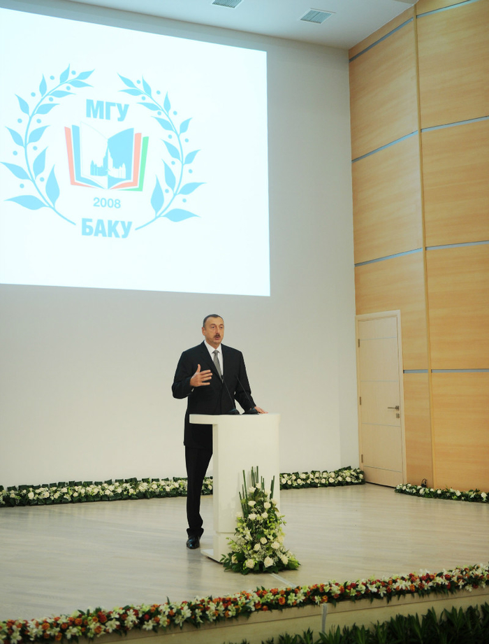 Azərbaycan Prezidenti və xanımı Moskva Dövlət Universitetinin Bakı filialının yeni tədris kompleksinin açılışında iştirak ediblər (FOTO)