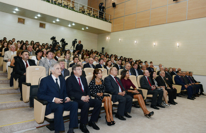 Azərbaycan Prezidenti və xanımı Moskva Dövlət Universitetinin Bakı filialının yeni tədris kompleksinin açılışında iştirak ediblər (FOTO)