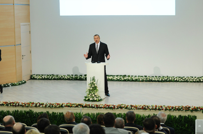 Azərbaycan Prezidenti və xanımı Moskva Dövlət Universitetinin Bakı filialının yeni tədris kompleksinin açılışında iştirak ediblər (FOTO)