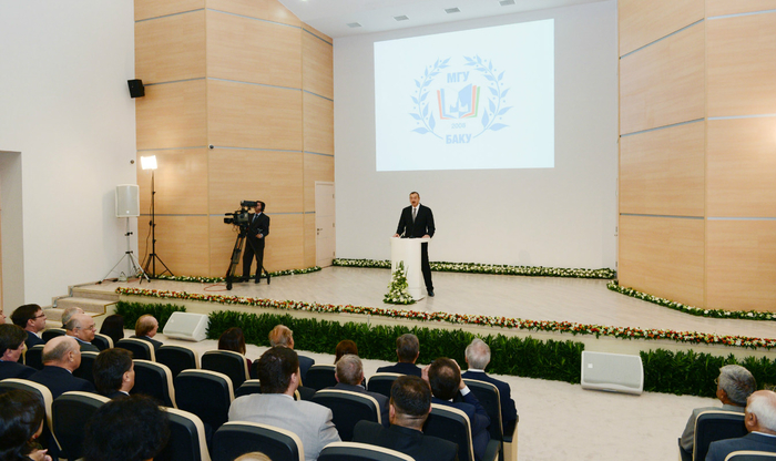 Azərbaycan Prezidenti və xanımı Moskva Dövlət Universitetinin Bakı filialının yeni tədris kompleksinin açılışında iştirak ediblər (FOTO)