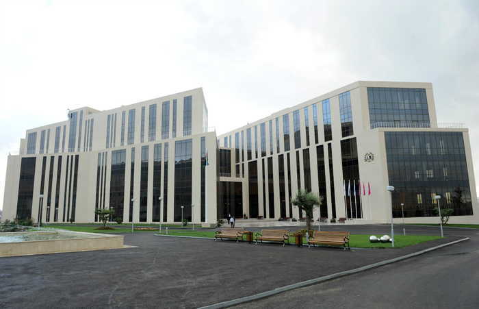 Azərbaycan Prezidenti və xanımı Moskva Dövlət Universitetinin Bakı filialının yeni tədris kompleksinin açılışında iştirak ediblər (FOTO)