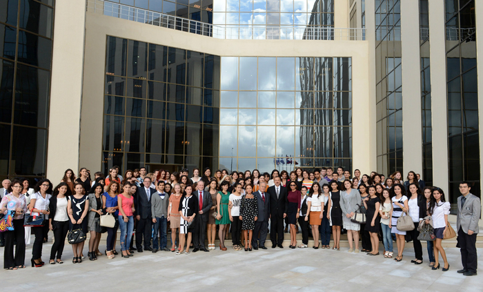 Azərbaycan Prezidenti və xanımı Moskva Dövlət Universitetinin Bakı filialının yeni tədris kompleksinin açılışında iştirak ediblər (FOTO)
