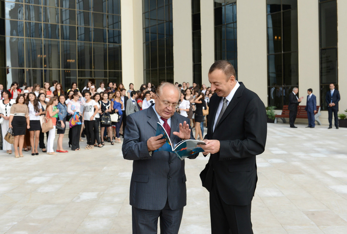 Azərbaycan Prezidenti və xanımı Moskva Dövlət Universitetinin Bakı filialının yeni tədris kompleksinin açılışında iştirak ediblər (FOTO)