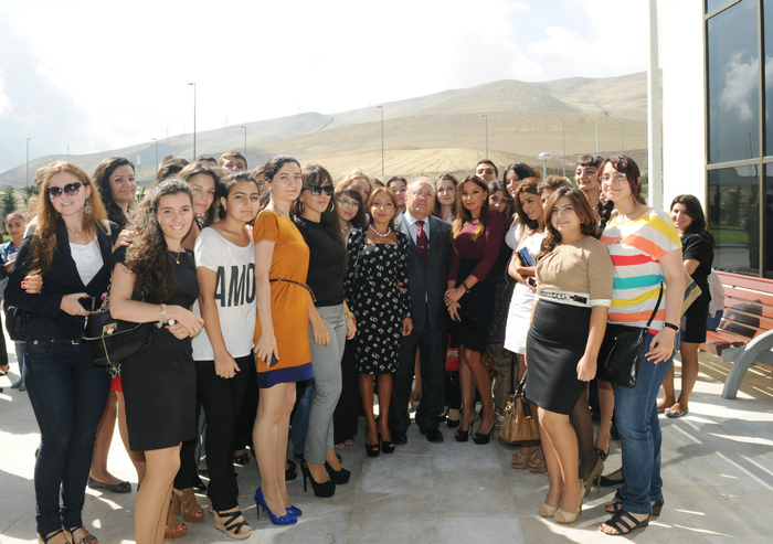 Azərbaycan Prezidenti və xanımı Moskva Dövlət Universitetinin Bakı filialının yeni tədris kompleksinin açılışında iştirak ediblər (FOTO)