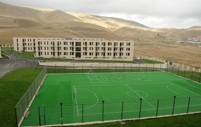 Azərbaycan Prezidenti və xanımı Moskva Dövlət Universitetinin Bakı filialının yeni tədris kompleksinin açılışında iştirak ediblər (FOTO)