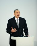 Azərbaycan Prezidenti və xanımı Moskva Dövlət Universitetinin Bakı filialının yeni tədris kompleksinin açılışında iştirak ediblər (FOTO)
