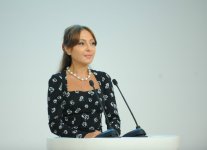 Azərbaycan Prezidenti və xanımı Moskva Dövlət Universitetinin Bakı filialının yeni tədris kompleksinin açılışında iştirak ediblər (FOTO)