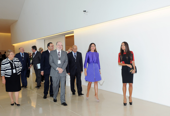 Azərbaycan Prezidenti və xanımı II Bakı Beynəlxalq Humanitar Forumunun açılış mərasimində iştirak ediblər (FOTO)