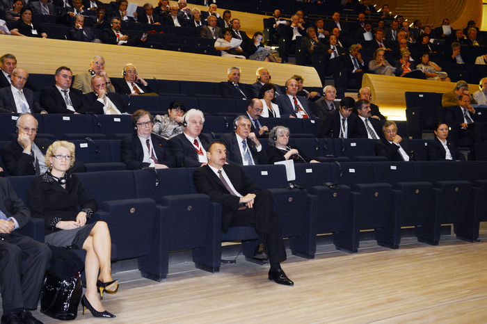 Azərbaycan Prezidenti və xanımı II Bakı Beynəlxalq Humanitar Forumunun açılış mərasimində iştirak ediblər (FOTO)
