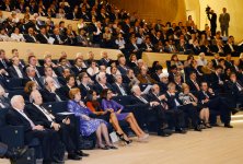 Azərbaycan Prezidenti və xanımı II Bakı Beynəlxalq Humanitar Forumunun açılış mərasimində iştirak ediblər (FOTO)