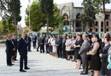 İlham Əliyev Bərdədə yenidən qurulmuş mərkəzi istirahət parkı ilə tanış olub (FOTO)