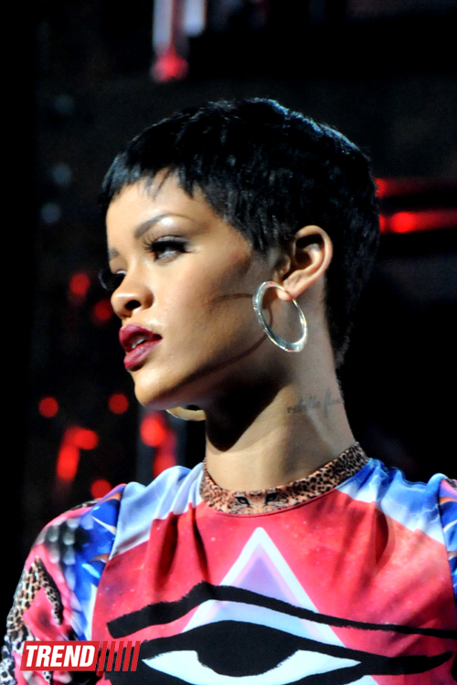 Rihanna Bakı Kristal Zalında möhtəşəm şou-proqramla çıxış edib (FOTO)
