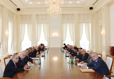 Prezident İlham Əliyev: "Keçən rüb və bu ilin doqquz ayı bütün istiqamətlər üzrə ölkə iqtisadiyyatı üçün uğurlu olub" (FOTO)