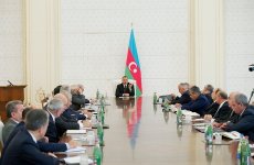 Prezident İlham Əliyev: "Keçən rüb və bu ilin doqquz ayı bütün istiqamətlər üzrə ölkə iqtisadiyyatı üçün uğurlu olub" (FOTO)
